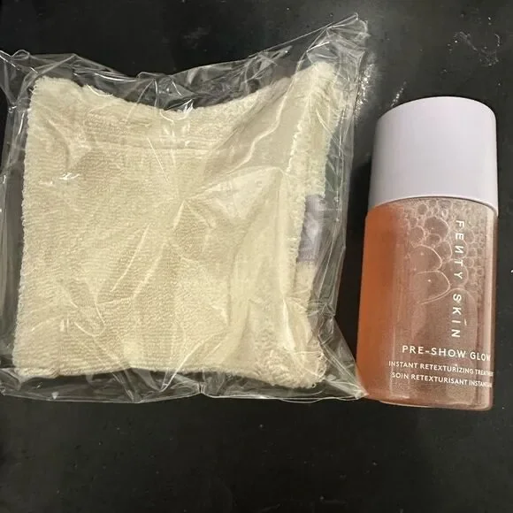New Fenty Skin PRE-SHOW GLOW INSTANT RETEXTURIZING 10% AHA TREATMENT 30 ml/1 oz - Picture 1 of 3